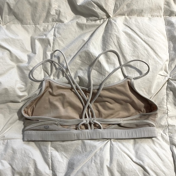 lululemon Make a Move bra in white - Picture 4 of 4